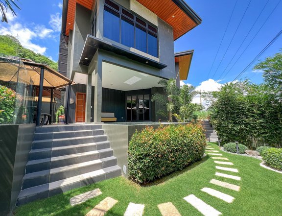 884 sqm Stately 8,000 Sqft House FOR SALE in Antipolo