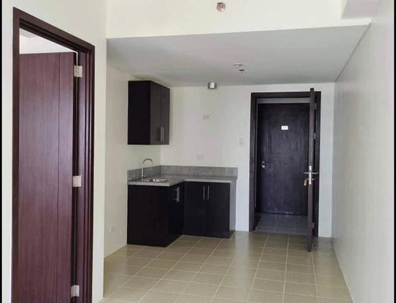 Condo 5 mins walk from Greenhills Shopping Center for only 15K Monthly