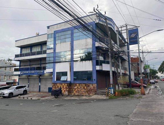 RUSH 3 Storey Building for Sale in North Caloocan City