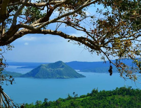 OVERLOOKING TAAL ...LOT FOR SALE