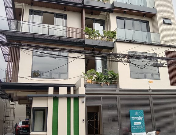4-bedroom Townhouse For Sale in Cubao Quezon City / QC near EDSA