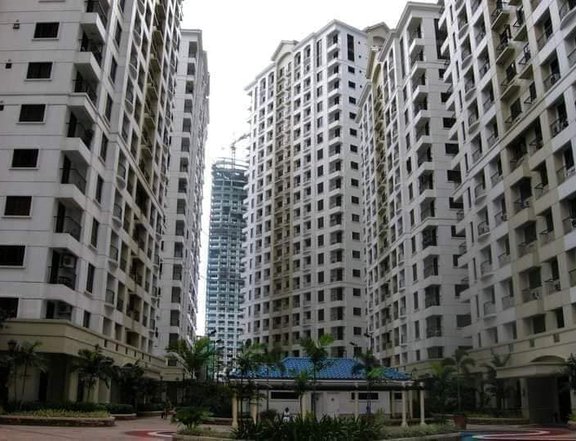 Foreclosed BGC Forbeswood Heights 36sqm 1BR Condo For Sale Taguig