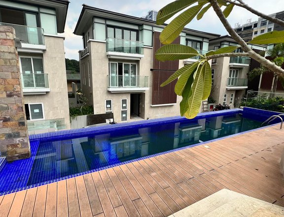 5BR Private Villa in New Manila For Sale