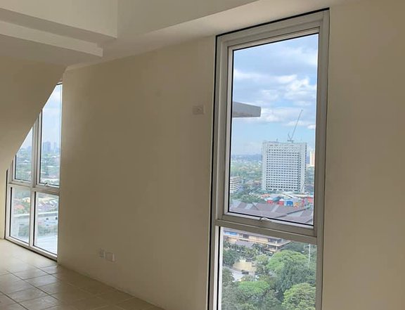 Ready to Move In Penthouse in Pasig Ortigas for only 25K per month.