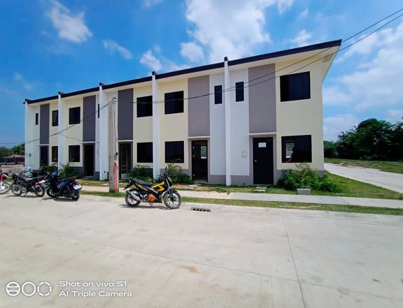 TOWNHOUSE NO DOWNPAYMENT! 11K MONTHLY TANZA CAVITE!
