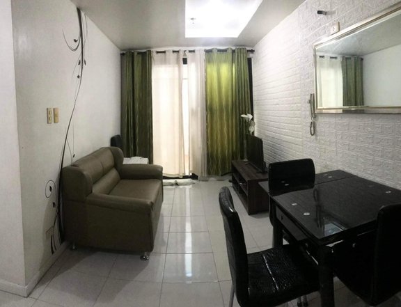 1 Bedroom Unit with Balcony for Sale in ADB Ortigas Tower Pasig City