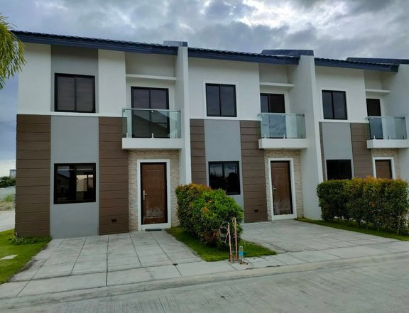 2-bedroom Townhouse For Sale in Binan Laguna-Olivarez Homes Southwoods