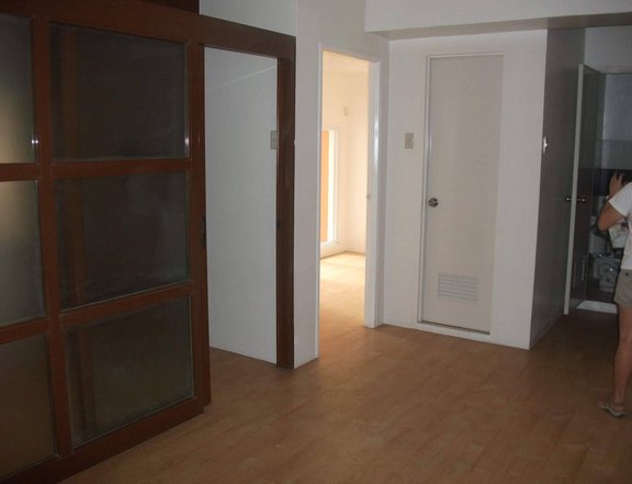 2 Bedroom Condo With Parking For Sale in Mandaluyong Near Makati
