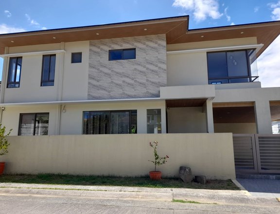 Brandnew Corner Lot House For Rent in BF Homes Paranaque