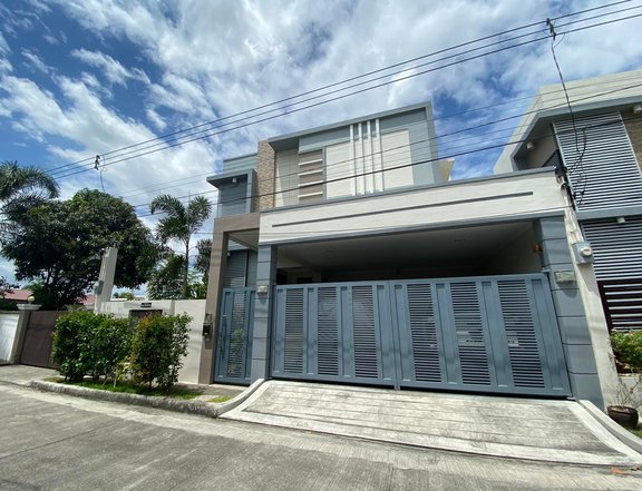 3 storey House and lot in High-End Subd. near Clark for Sale!