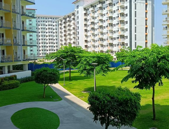 1BR w/Balcony Field Residences For Sale in Paranaque Metro Manila
