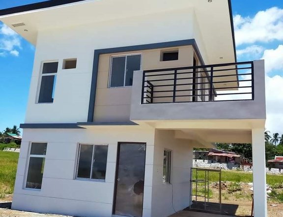 Single Detached w/ Balcony House and Lot in Pueblo de Oro Malvar