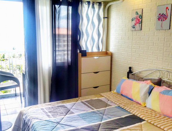 1BR End Unit w/Balcony Cool Residences  For Sale in Tagaytay Cavite