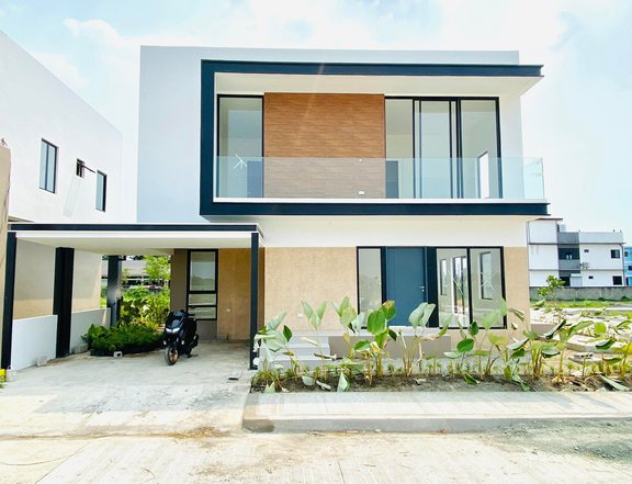 HIGH-END RFO HOUSE AND LOT IN ANTEL GRAND VILLAGE
