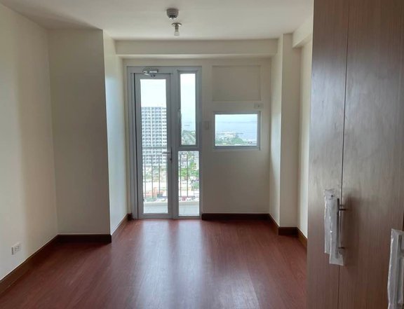 Rent to own Pasay Palm Beach Villas condo in pasay ready for occupancy Ready for occupancy