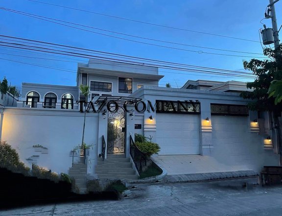 8-bedroom House For Sale in Multinational village Paranaque