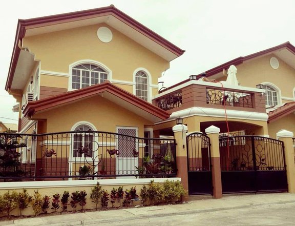 Near MOA, NAIA & MAKATI. 4BR & 3BR Home for Sale in Imus Cavite.