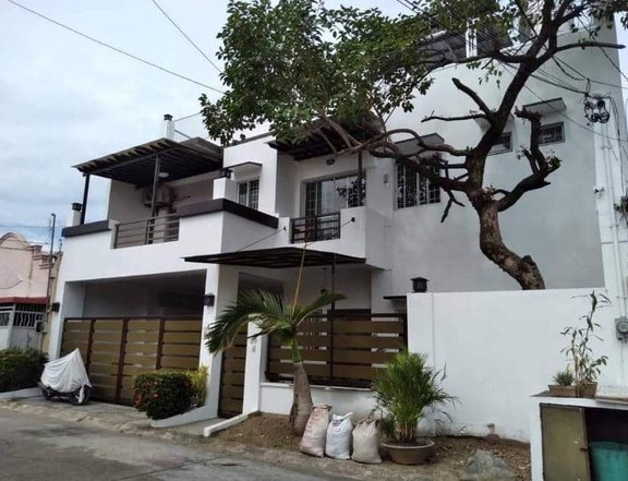 2-Storey House with Roof deck For Sale in BF Homes Paranaque