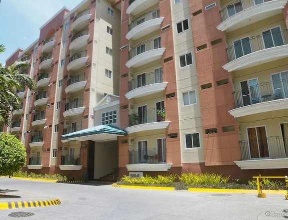 Foreclosed 40.00 sqm 2-bedroom Residential Condo For Sale in Moonwalk, Paranaque. Near in SM Bicutan