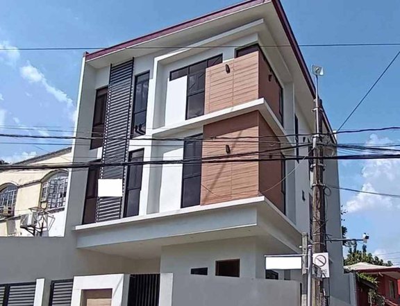 8-bedroom Single Attached House For Sale in Lagro Fairview Quezon City