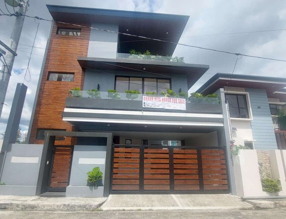 3 Storey  House and Lot for sale in Greenwoods Executive Village Pasig City near Cainta