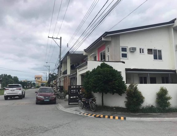 FOR SALE: 4 Bedrooms with 2 bathrooms 15 minutes from Clark Pampanga