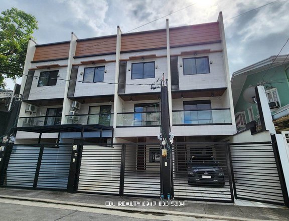260 sqm - Townhouse FOR SALE in Tandang Sora QC