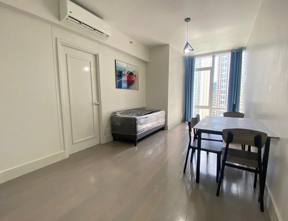 FOR RENT 1 BEDROOM WITH PARKING AT PRORCENIEUM ROCKWELL 54 SQM
