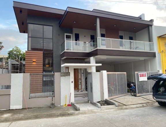 Brand-New Modern Home and Semi Furnished in BF Resort Las pinas