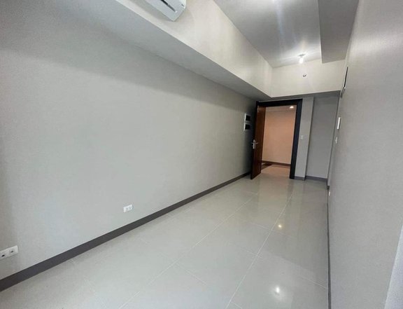 RUSH SALE Brand New Executive 1 BR Unit for Sale at Uptown Parksuites