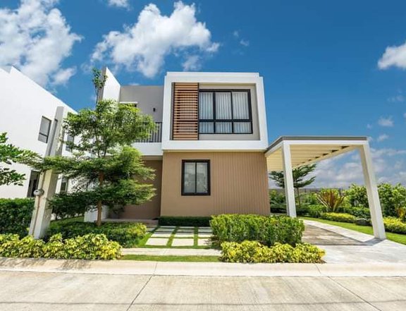 4-bedroom Townhouse For Sale in Tanza Cavite