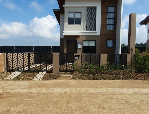 Chartland 3-bedroom Single Attached House Near Twin lakes Tagaytay