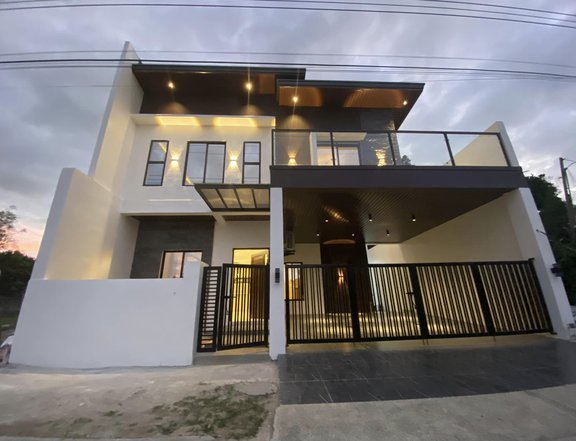 MODERN CONTEMPORARY TWO STOREY HOUSE WITH POOL FOR SALE NEAR CLARK