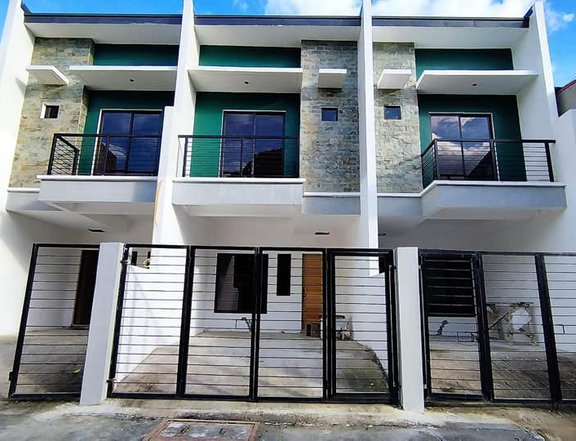 3BR Townhouse For sale in camella 5 naga road las pinas