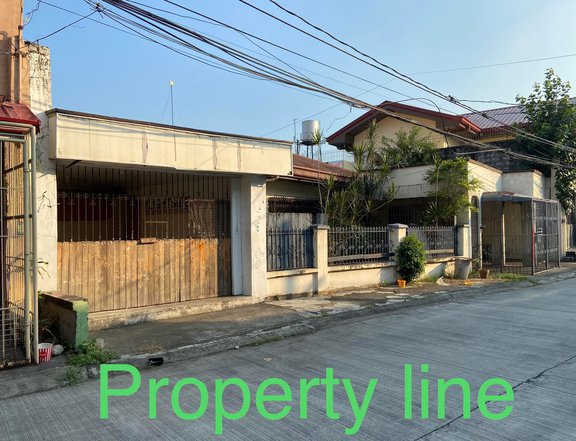 B.F Resort Las Pinas Lot w/ old structure for sale