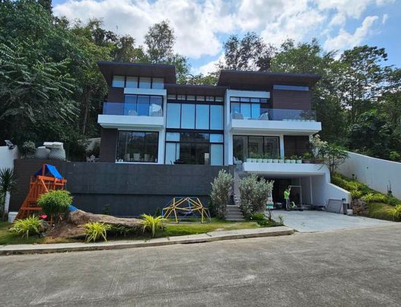 4BR House and Lot with Solar in Sun Valley Antipolo