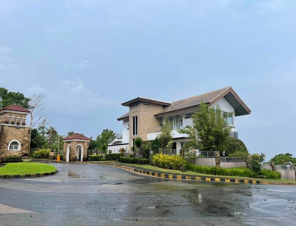 5-BR House & Lot In Tagaytay For Sale