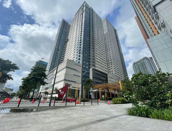 Ayala Condo For Sale in Vertis North Quezon City - Sola Tower 2