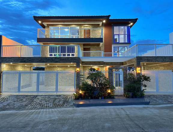 Brand New House at the Orchard Golf and Country Club Dasmarinas Cavite