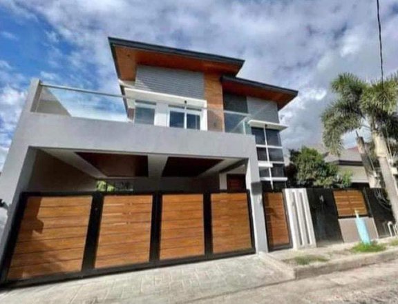 4-bedroom High Ceiling House with Pool For Sale in Angeles Pampanga