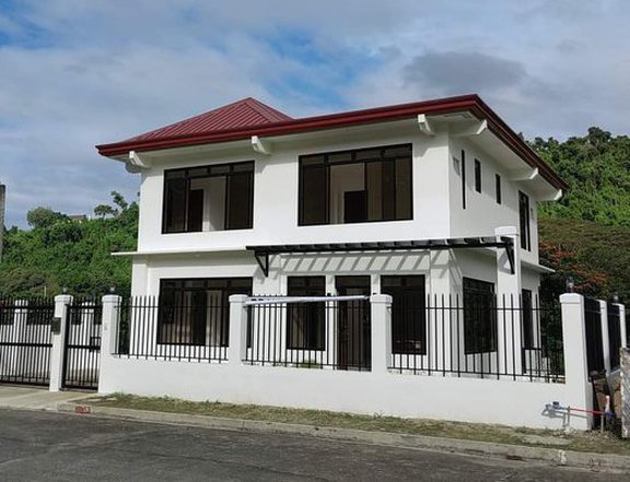 5BR Single Detached House and Lot in Sun Valley Antipolo