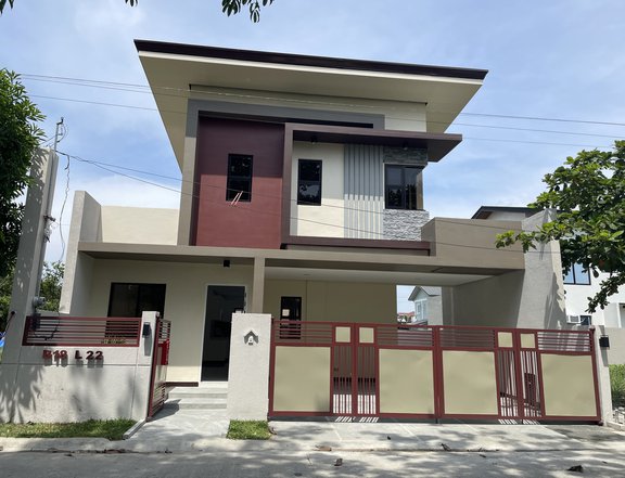 Ready for Occupancy 4 Bedrooms Move-in Ready House and Lot in Imus