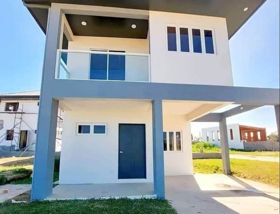 Single detached unit with 3 bedroom is For sale
