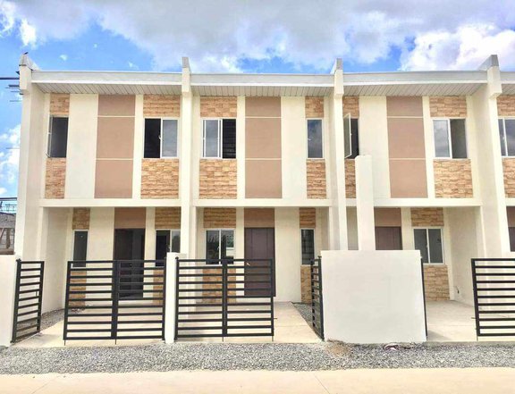 2- bedroom Townhouse Preselling For Sale