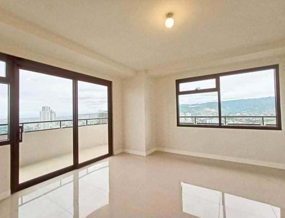 2 Bedroom condo with parking for sale in Cebu City