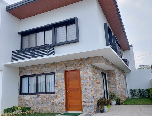 3-bedroom Townhouse For Sale in Binan Laguna near Metro Manila