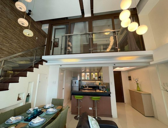 Chic and Elegant 1 bedroom loft with balcony in Eastwood Legrand 2