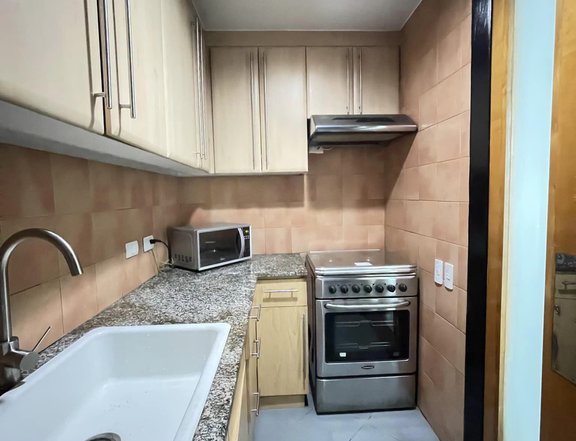 Income generating Spacious 1 Bedroom with balcony and parking for sale - ideal for investors