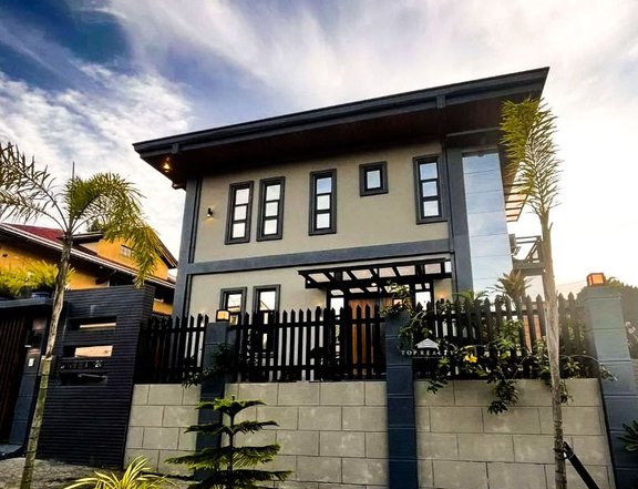 4BR Four Bedroom Townhouse For Sale in Tagaytay Country Homes