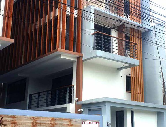 4-bedroom Townhouse For Sale inTeachers Village Diliman Quezon City